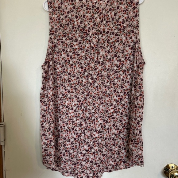 Market & Spruce Prat Sleeveless Henley Blouse 1X Pink & Floral - Picture 5 of 10